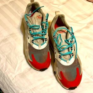 Nike React 270 - size 9